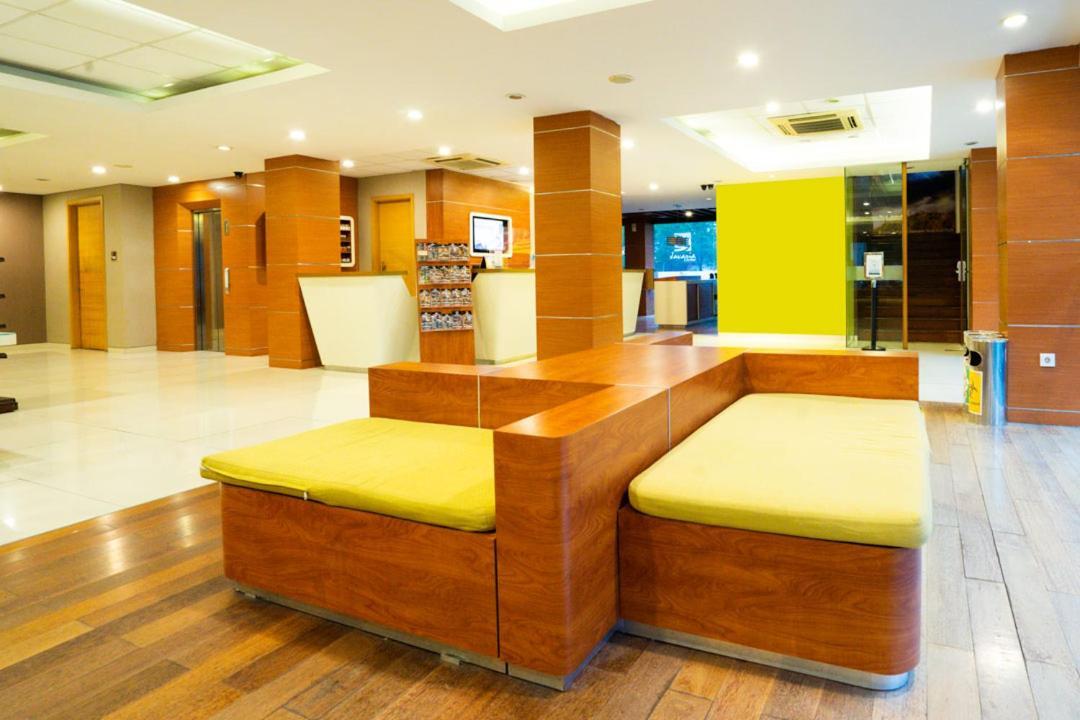 Life Hotel Stasiun Kota Surabaya Eksteriør bilde