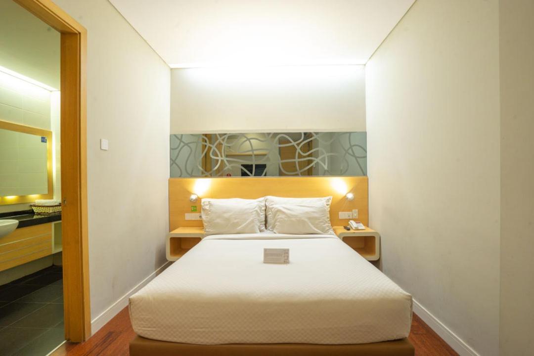 Life Hotel Stasiun Kota Surabaya Eksteriør bilde
