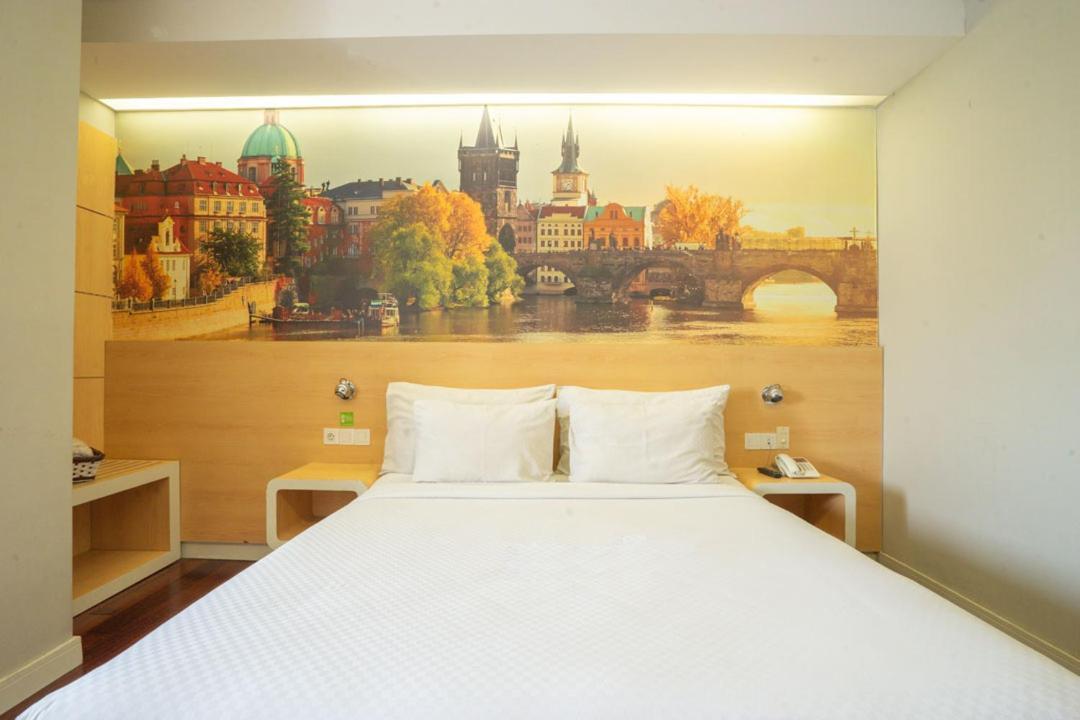 Life Hotel Stasiun Kota Surabaya Rom bilde
