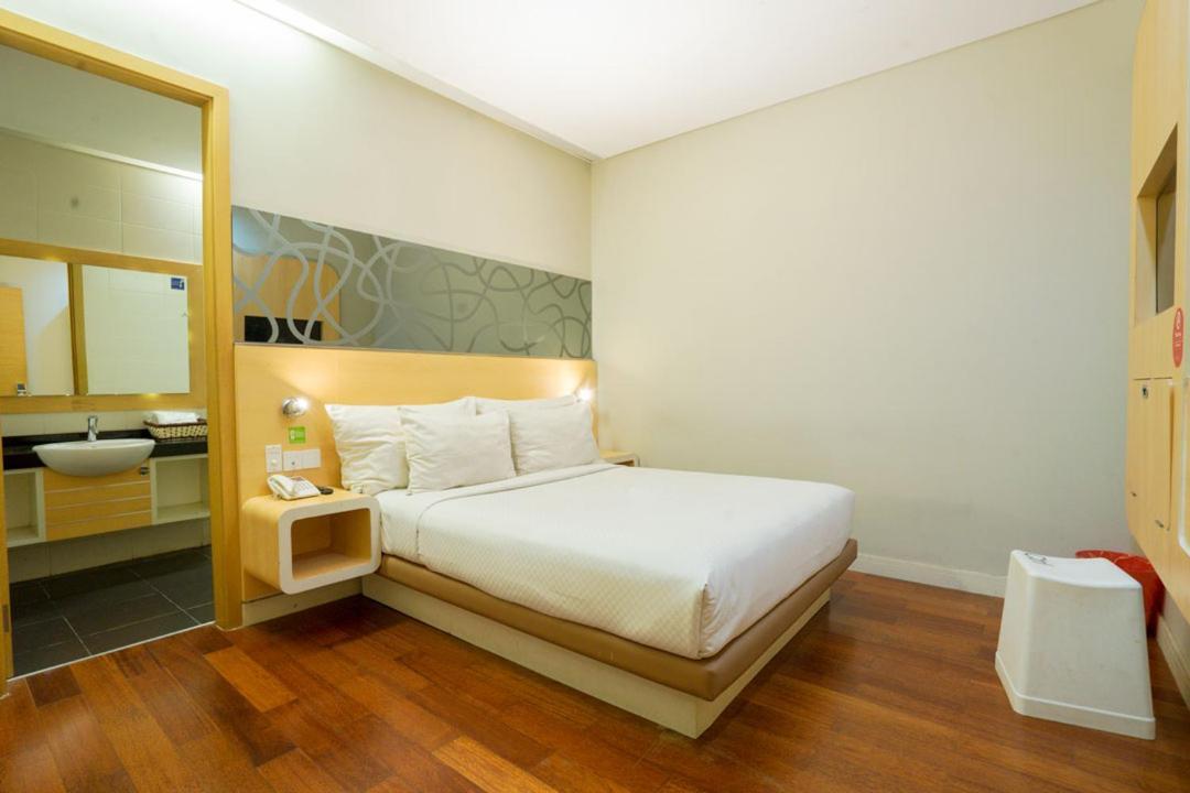 Life Hotel Stasiun Kota Surabaya Rom bilde