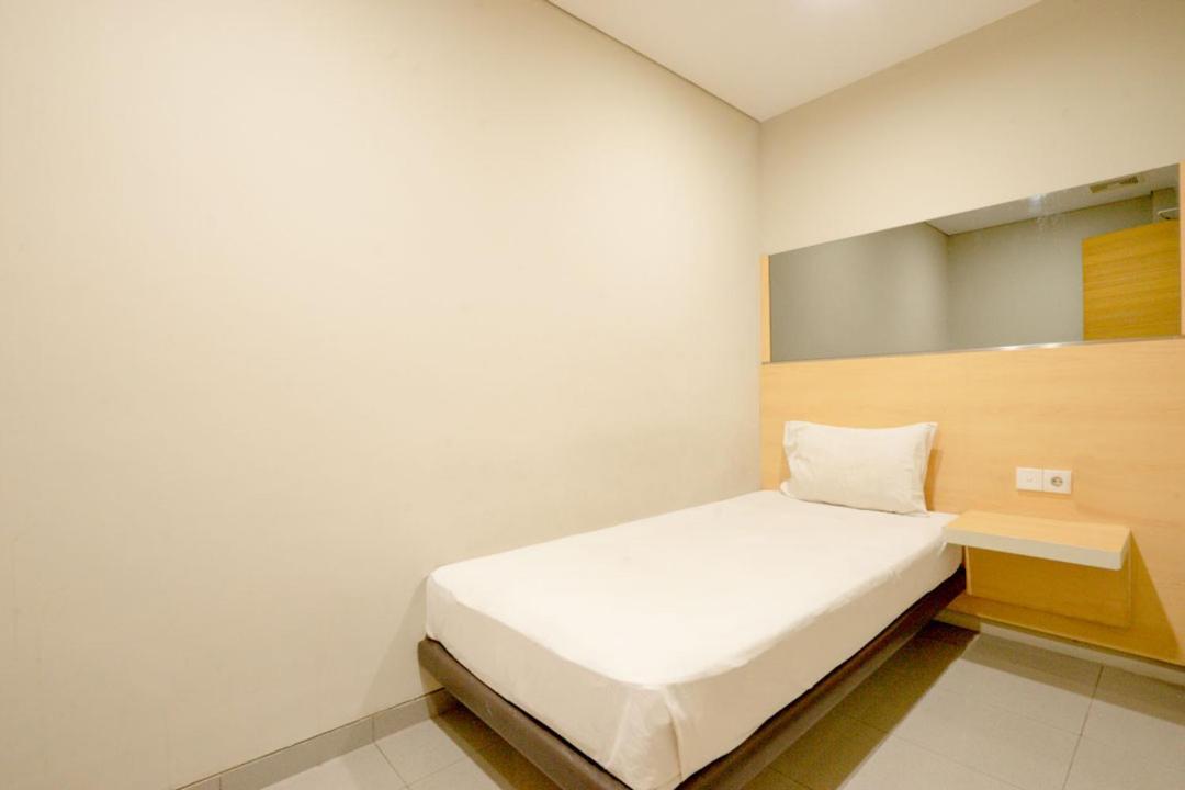 Life Hotel Stasiun Kota Surabaya Rom bilde