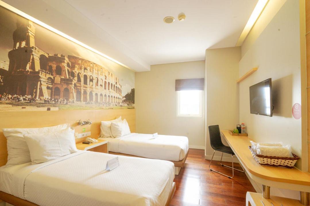 Life Hotel Stasiun Kota Surabaya Rom bilde