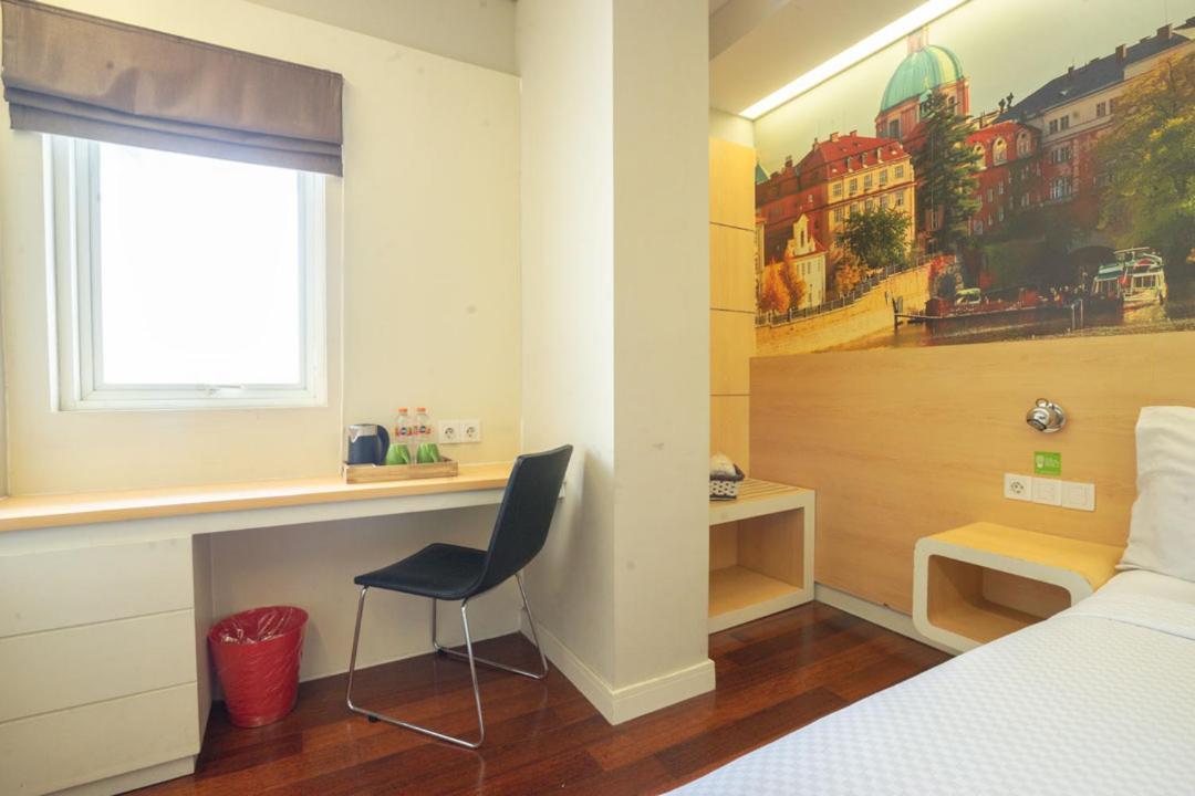 Life Hotel Stasiun Kota Surabaya Rom bilde